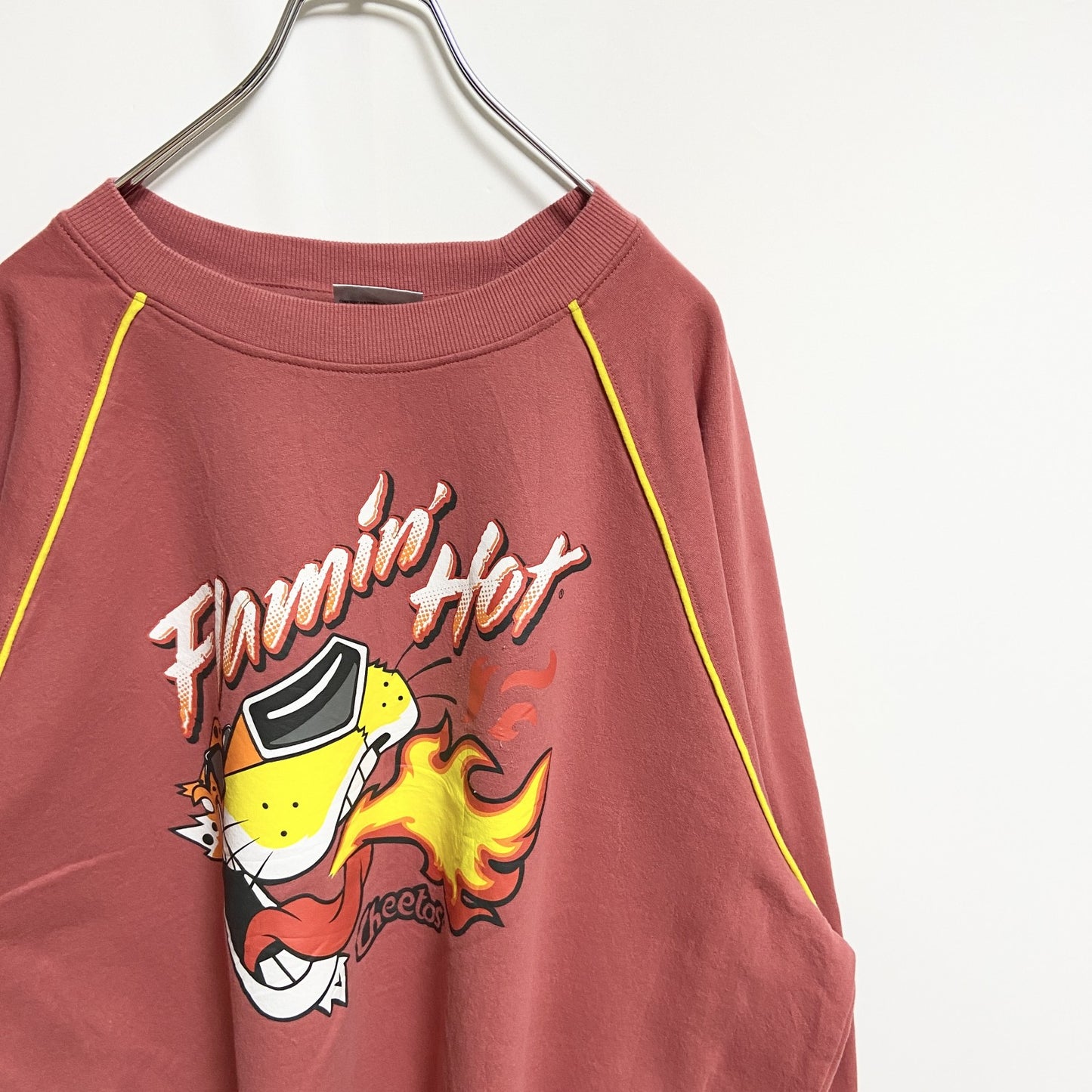 古着 used　Cheetos チートス　長袖プリントスウェット　トレーナー　キャラクター　クルーネック　ラグラン　XLサイズ