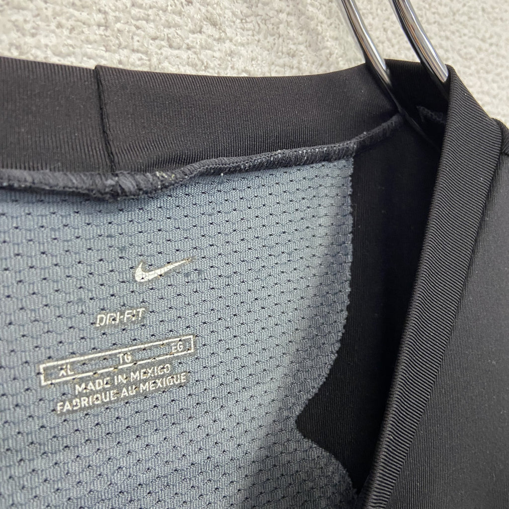 NIKE　ナイキ　タンクトップ/ノースリーブ　黒　ブラック　XLサイズ
