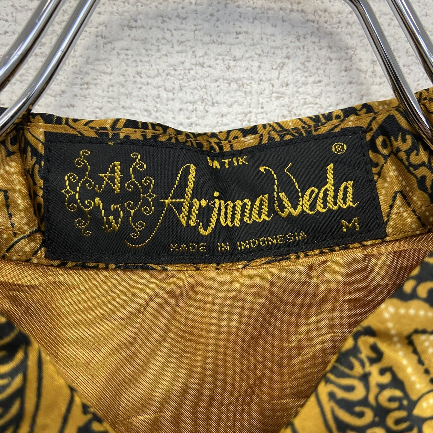 古着 used　Arjuna Weda　長袖プリント総柄シャツ　レトロデザイン　インドネシア製　光沢感　胸ポケット　Lサイズ　