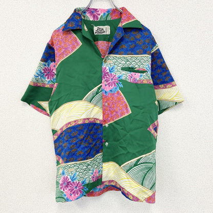 古着 used　Hilo Hattie　半袖プリント総柄シャツ　レトロデザイン　ハワイ　エスニック　襟付き　胸ポケット　Mサイズ　