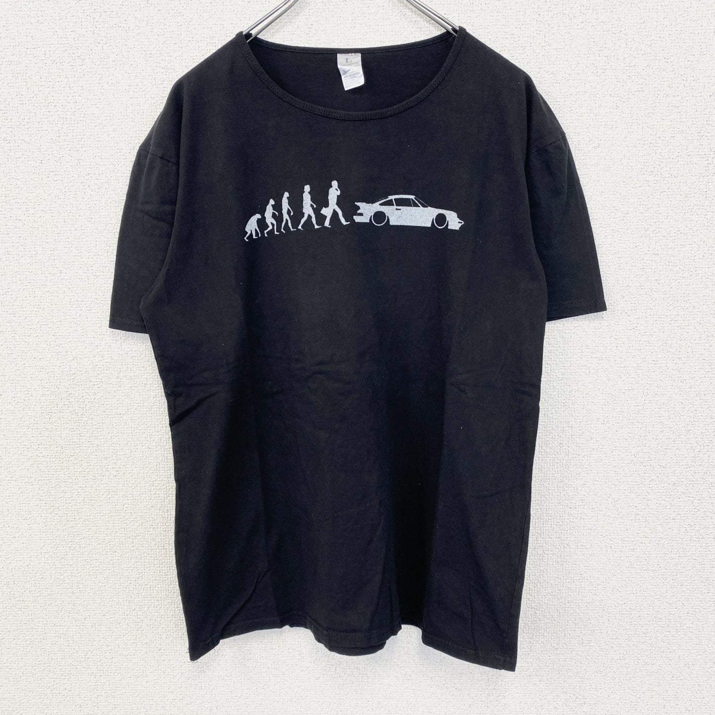 古着 used　ノーブランド　半袖個性的デザインTシャツ　人　スポーツカー　レトロ　クルーネック　黒　ブラック　春夏服　Lサイズ