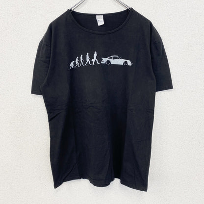 古着 used　ノーブランド　半袖個性的デザインTシャツ　人　スポーツカー　レトロ　クルーネック　黒　ブラック　春夏服　Lサイズ