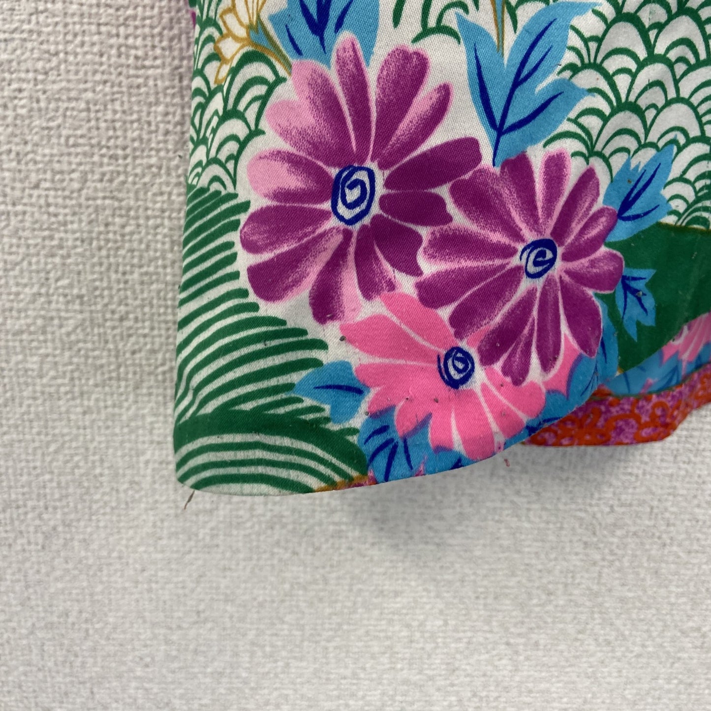 古着 used　Hilo Hattie　半袖プリント総柄シャツ　レトロデザイン　ハワイ　エスニック　襟付き　胸ポケット　Mサイズ　