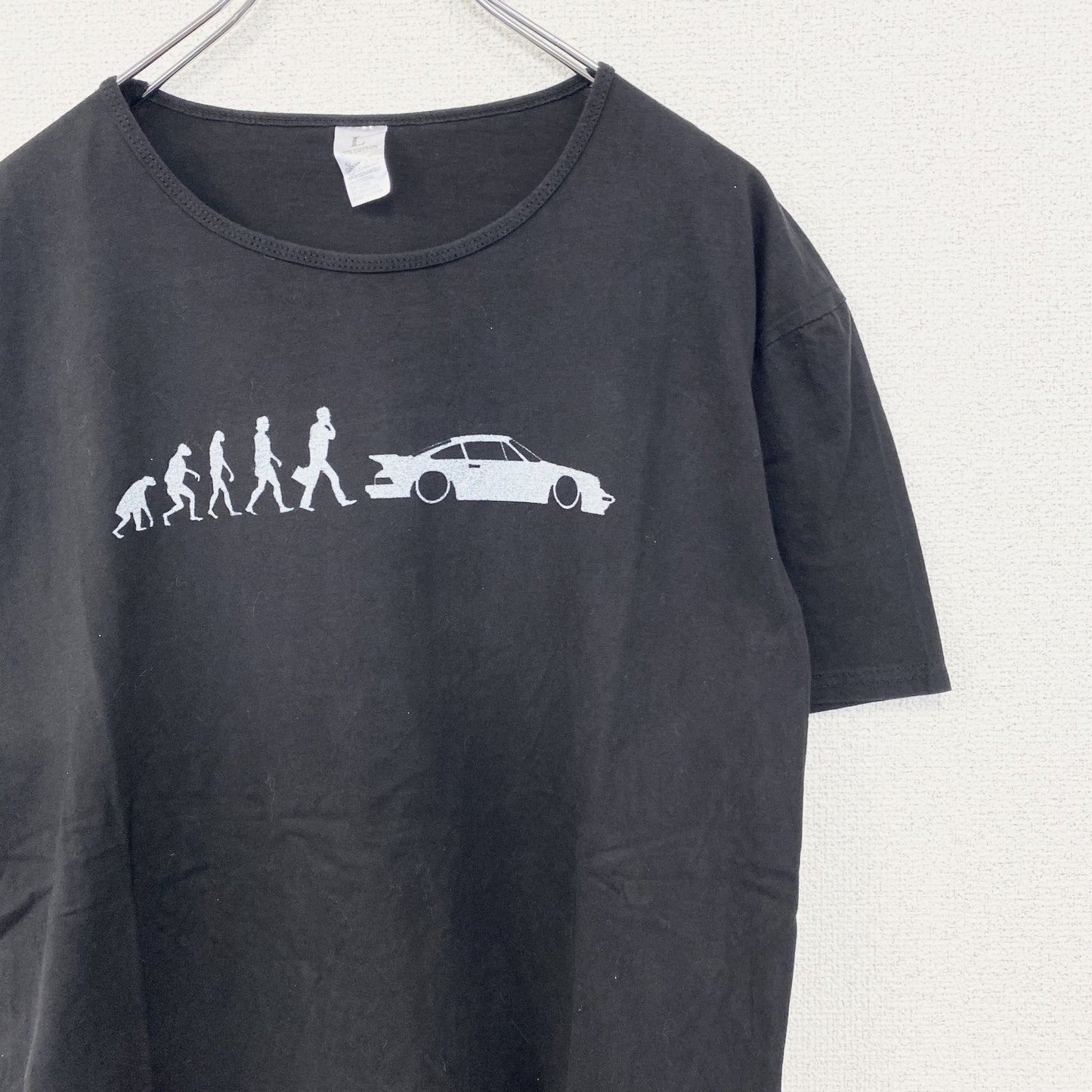 古着 used　ノーブランド　半袖個性的デザインTシャツ　人　スポーツカー　レトロ　クルーネック　黒　ブラック　春夏服　Lサイズ