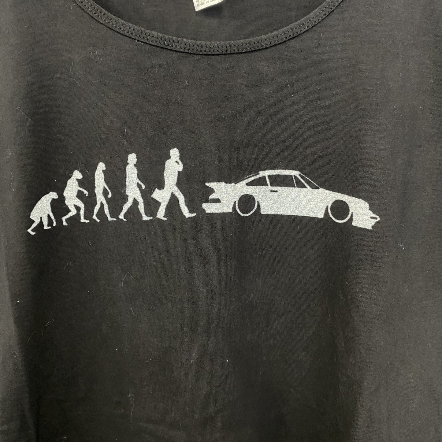 古着 used　ノーブランド　半袖個性的デザインTシャツ　人　スポーツカー　レトロ　クルーネック　黒　ブラック　春夏服　Lサイズ