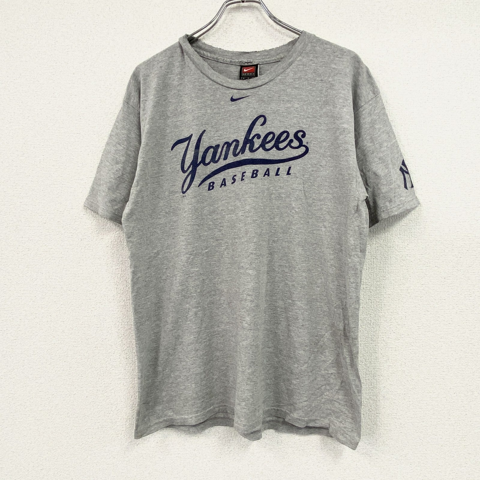 NIKE　ナイキ　半袖プリントTシャツ　ニューヨークヤンキース　灰色　グレー　Mサイズ