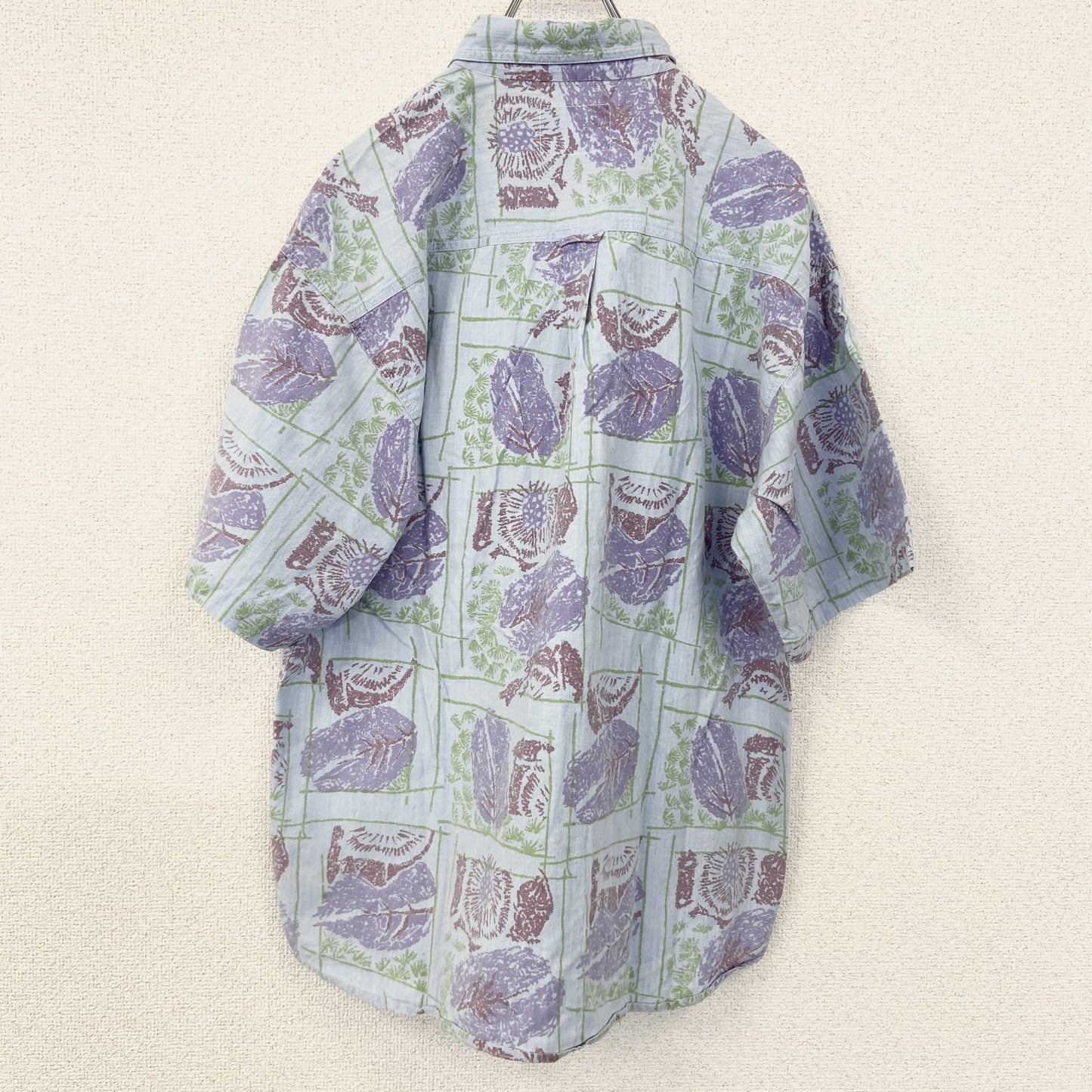 古着 used　半袖プリント総柄シャツ　レトロデザイン　アロハ　葉っぱ　草　リーフ　胸ポケット　植物　水色　ブルー　Mサイズ