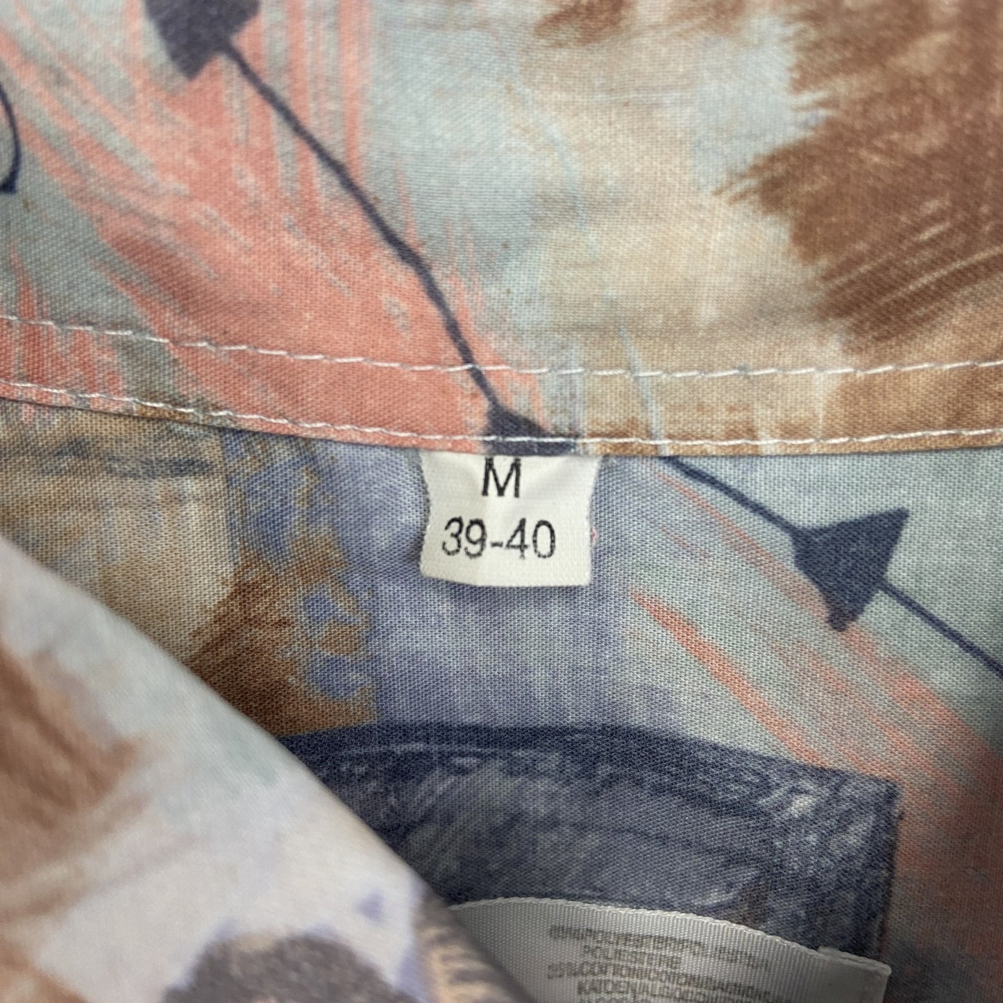 古着 used　長袖プリント総柄シャツ　レトロデザイン　胸ポケット　幾何学模様　地図　ブルー　水色　青　Mサイズ