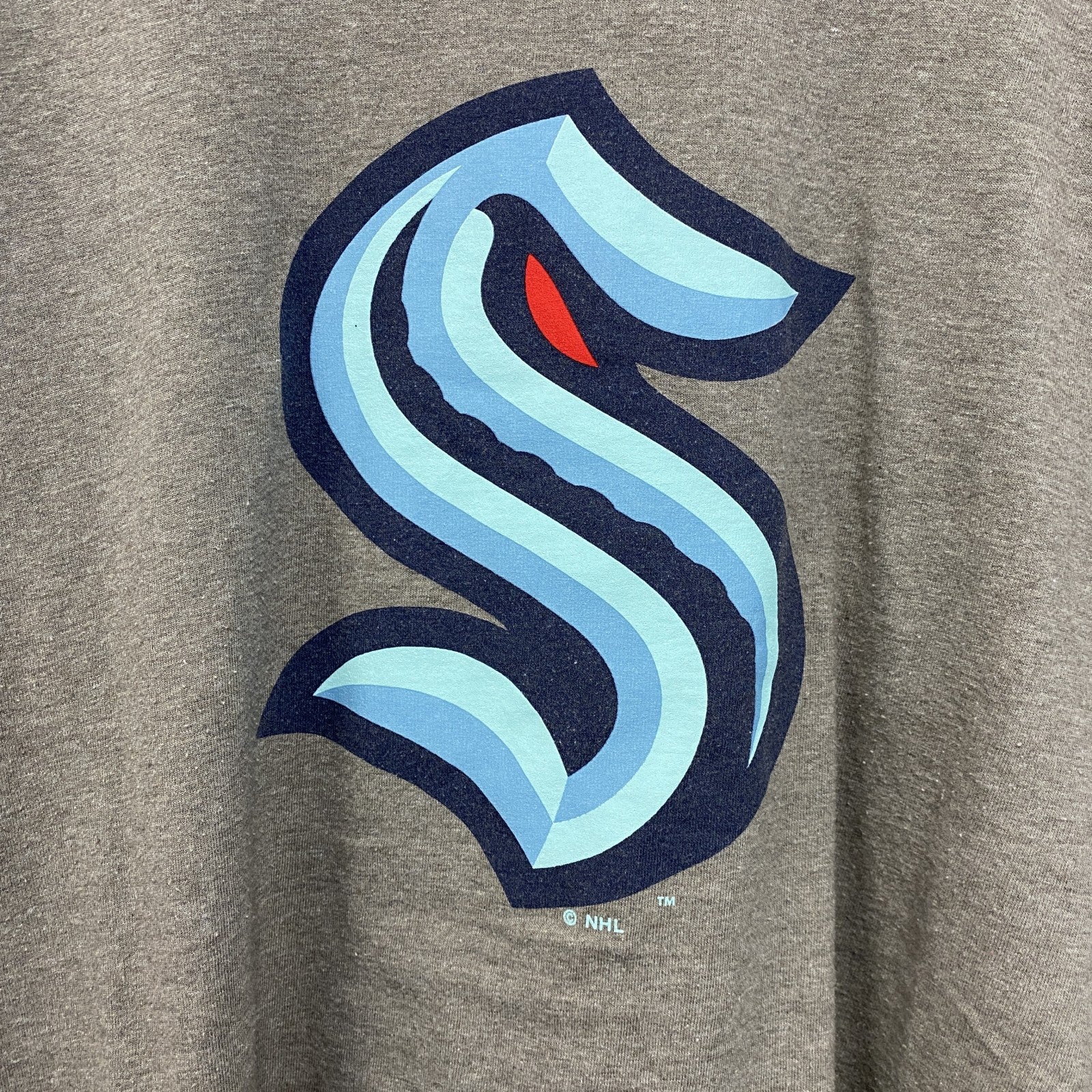 古着 used　champion チャンピオン　半袖チームロゴプリントTシャツ　NHL　シアトルクラーケン　グレー　Mサイズ