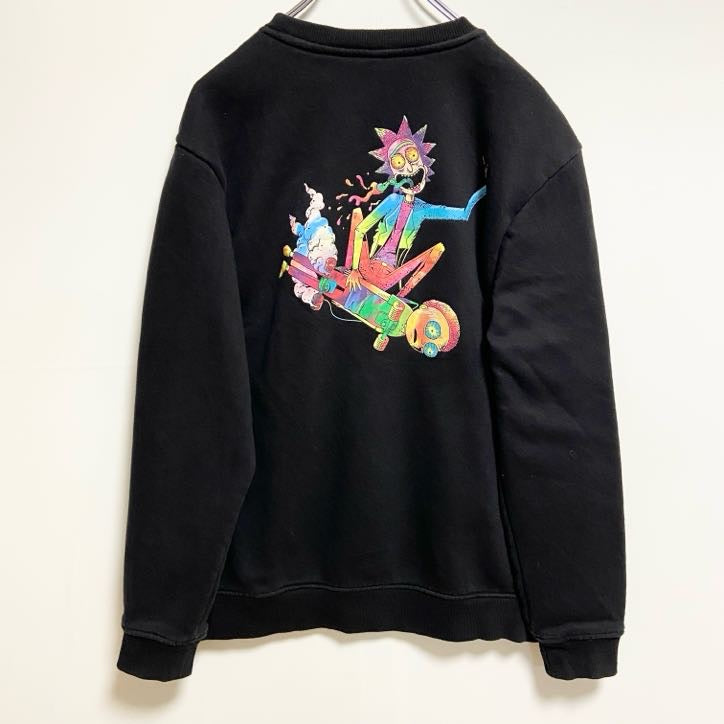 古着 used　H&M　長袖キャラクタープリントスウェット　トレーナー　Rick and Morty　バックプリント　黒　Sサイズ