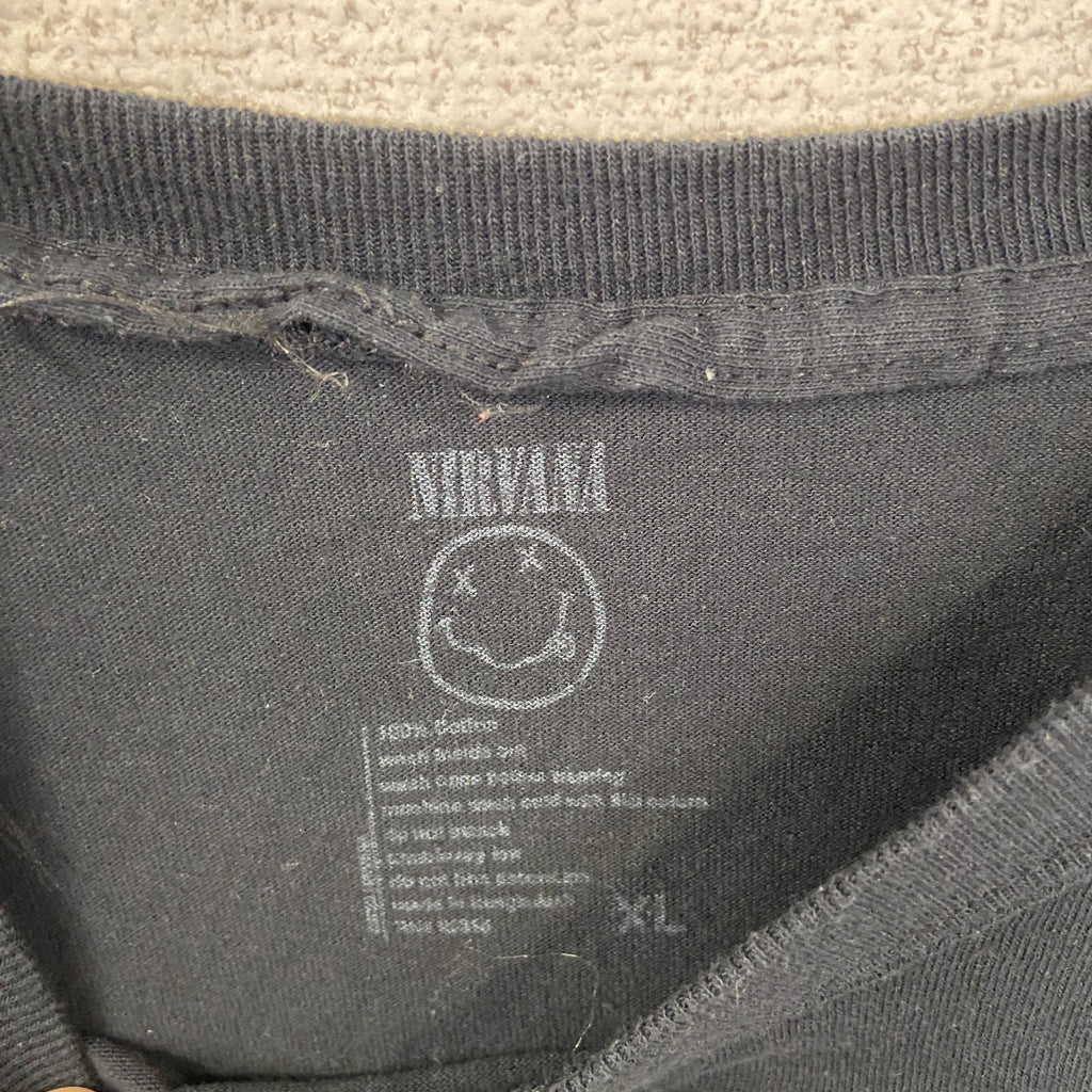 古着 used　NIRVANA ニルヴァーナ　半袖プリントバンドTシャツ　レトロ　スマイルプリント　クルーネック　黒　Mサイズ