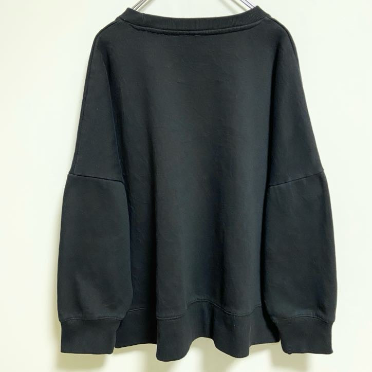 古着 used　長袖ロゴプリントスウェット　トレーナー　クルーネック　アルファベット　黒　ブラック　レトロデザイン　秋冬服