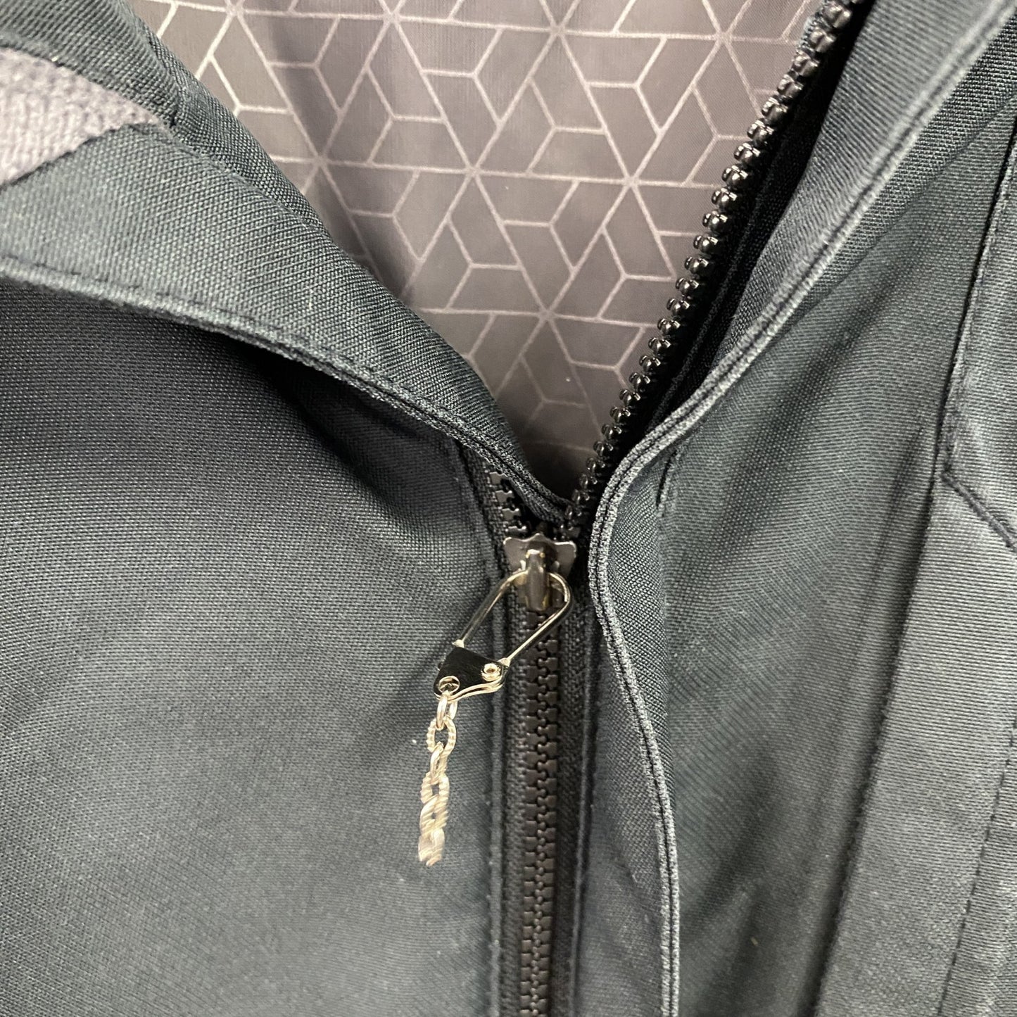 UNDER ARMOUR　アンダーアーマー　フルジップジャケット　黒　ブラック　2XLサイズ