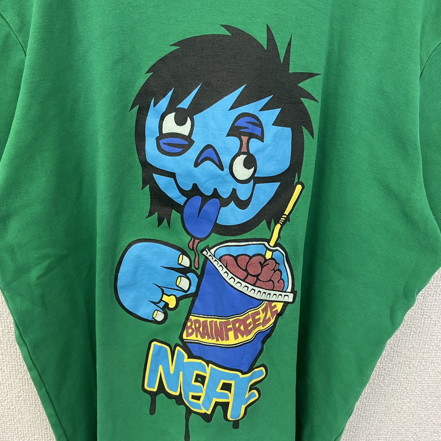 古着 used　NEFF 半袖イラストTシャツ　緑　グリーン　キャラクタープリント　ストリート　モンスター　個性的　Lサイズ