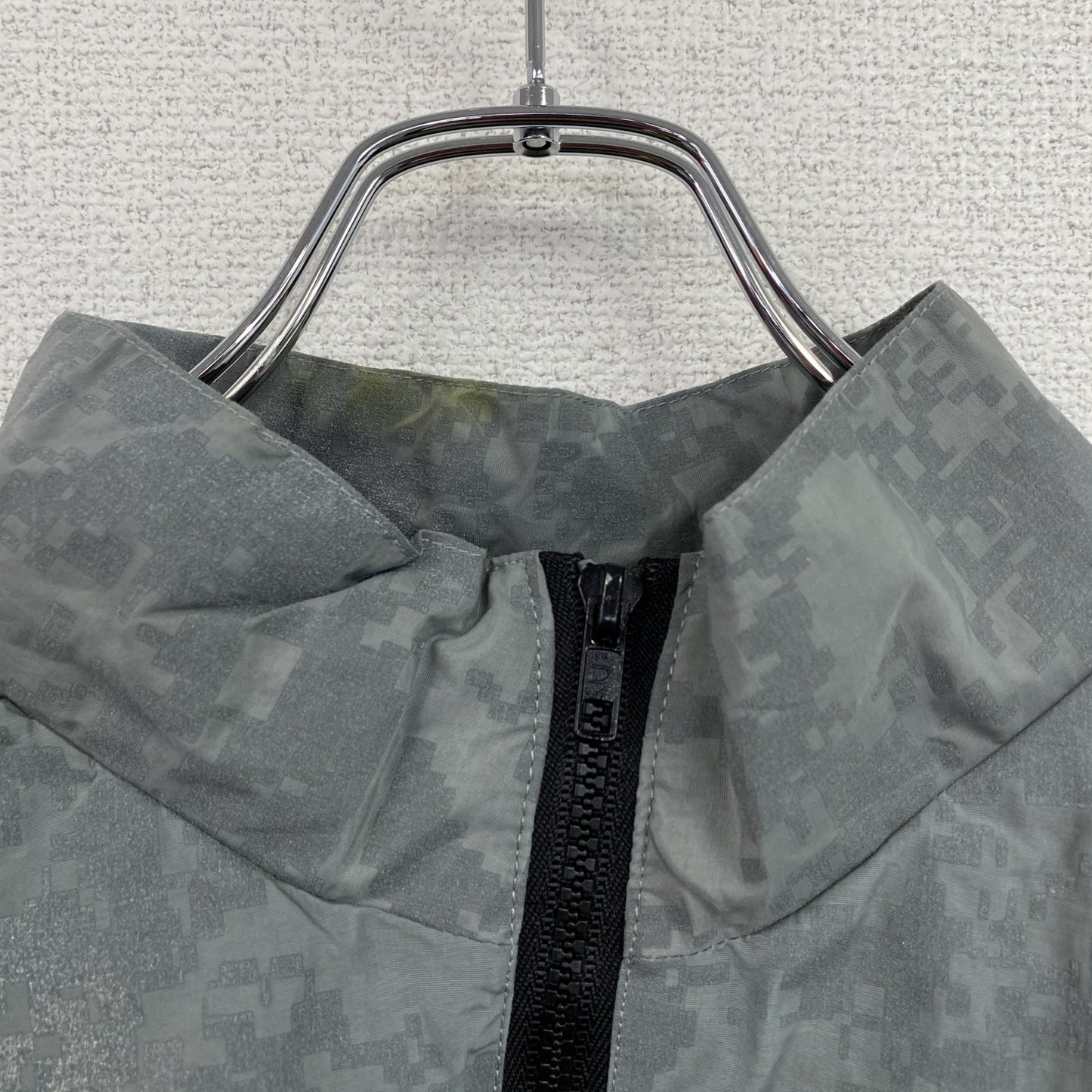 米軍　U.S.ARMY　トレーニングジャケット　ナイロンジャケット　ヴィンテージ　デジカモ　灰色　グレー　Lサイズ