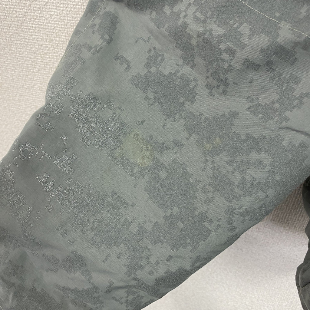 米軍　U.S.ARMY　トレーニングジャケット　ナイロンジャケット　ヴィンテージ　デジカモ　灰色　グレー　Lサイズ
