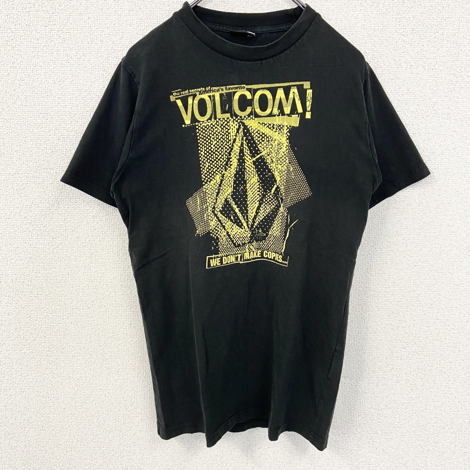 古着 used　VOLCOM　ボルコム　半袖ロゴプリントＴシャツ　黒　ブラック　レトロデザイン　ストリート　クルーネック　Sサイズ