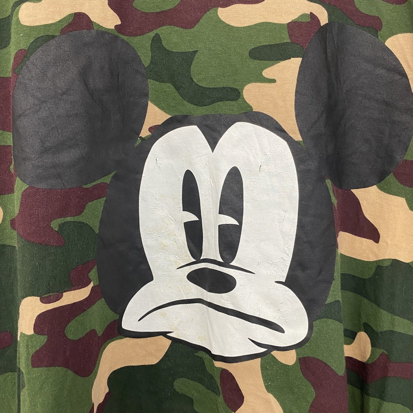 古着 used　Disney ディズニー　半袖迷彩柄ミッキープリントTシャツ　クルーネック　レトロ　刺繍ロゴ　カモ柄　Mサイズ