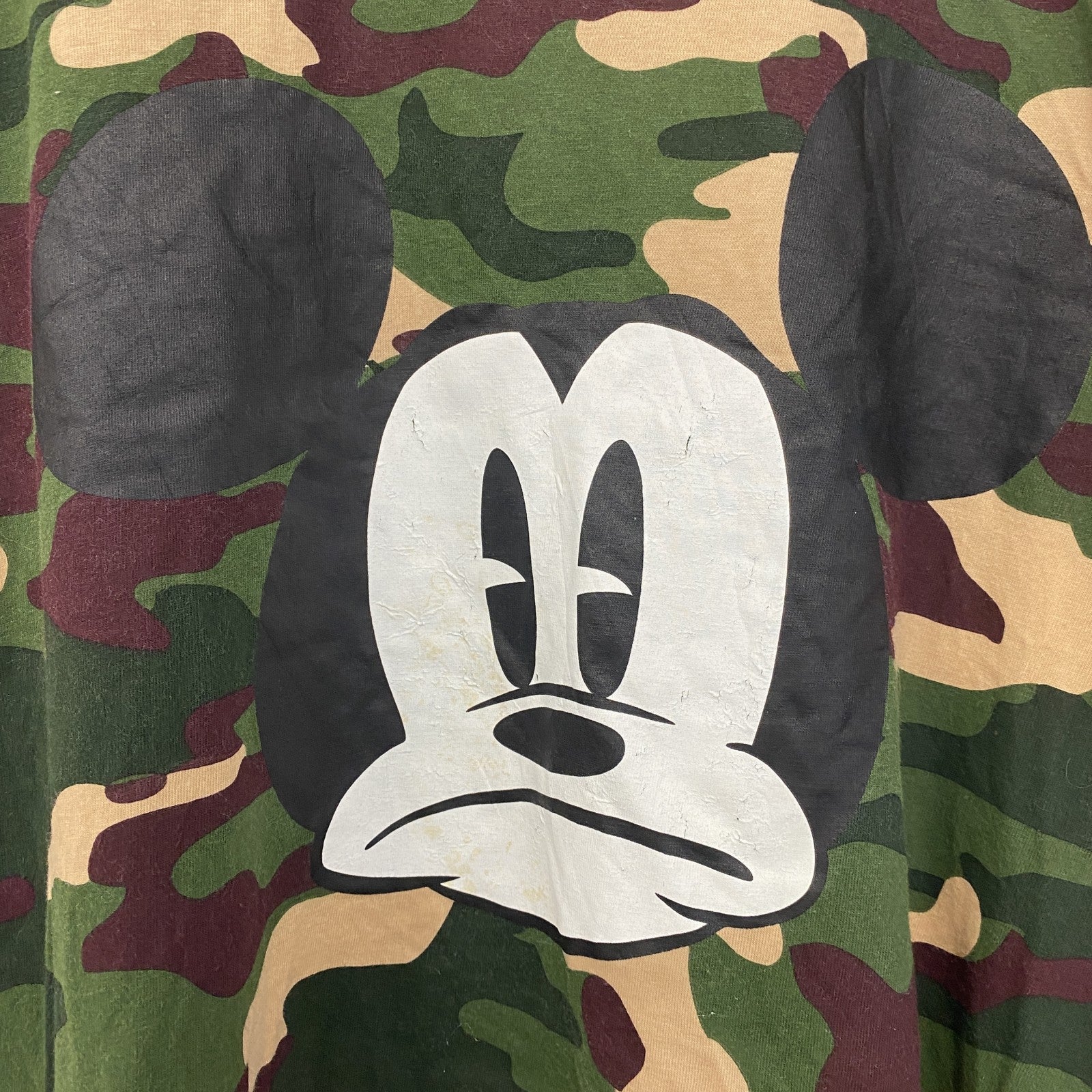 古着 used　Disney ディズニー　半袖迷彩柄ミッキープリントTシャツ　クルーネック　レトロ　刺繍ロゴ　カモ柄　Mサイズ