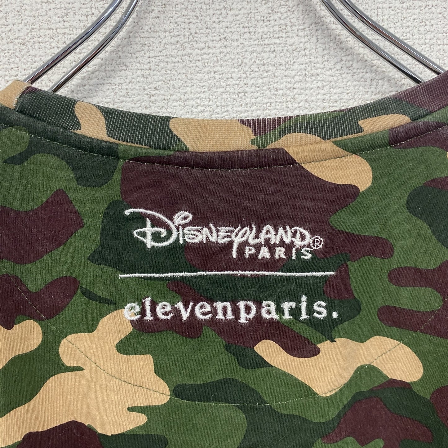 古着 used　Disney ディズニー　半袖迷彩柄ミッキープリントTシャツ　クルーネック　レトロ　刺繍ロゴ　カモ柄　Mサイズ