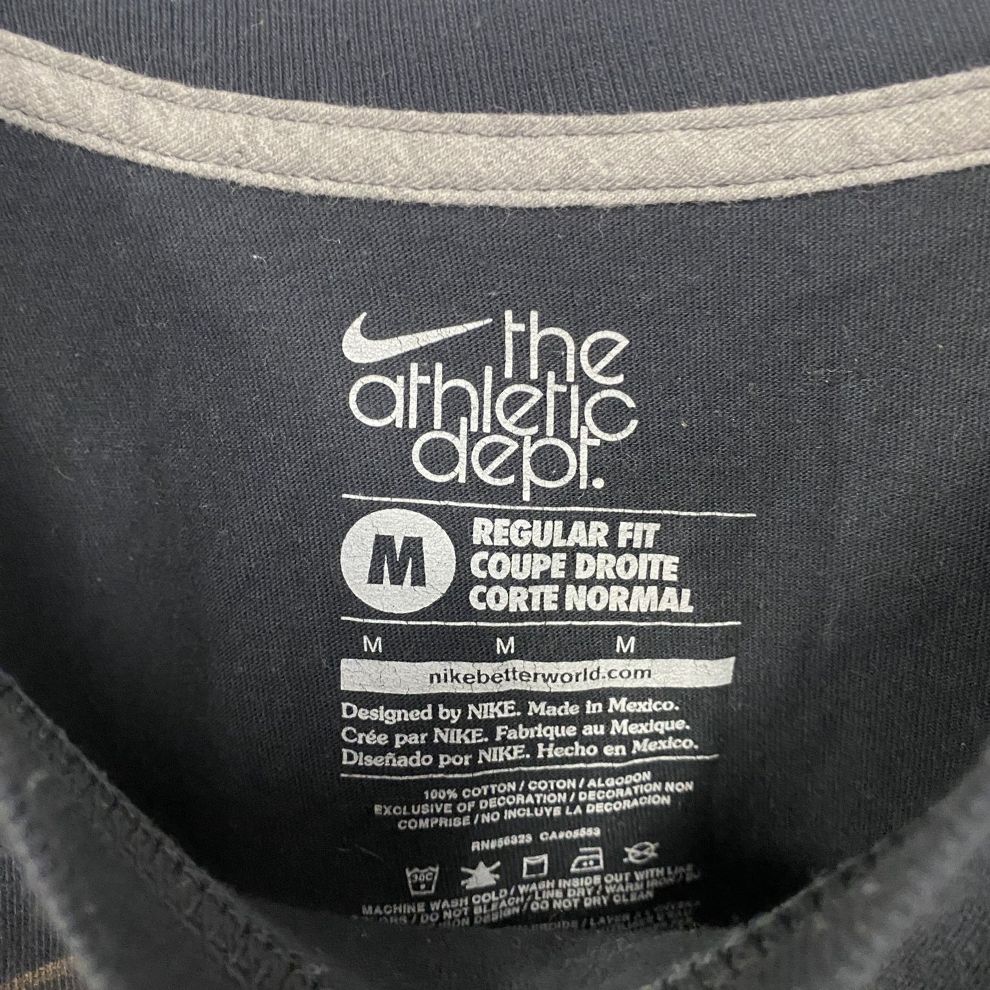 古着 used　NIKE ナイキ　半袖プリントTシャツ　スウッシュロゴ　クルーネック　バスケ　レトロ　黒　ブラック　Mサイズ