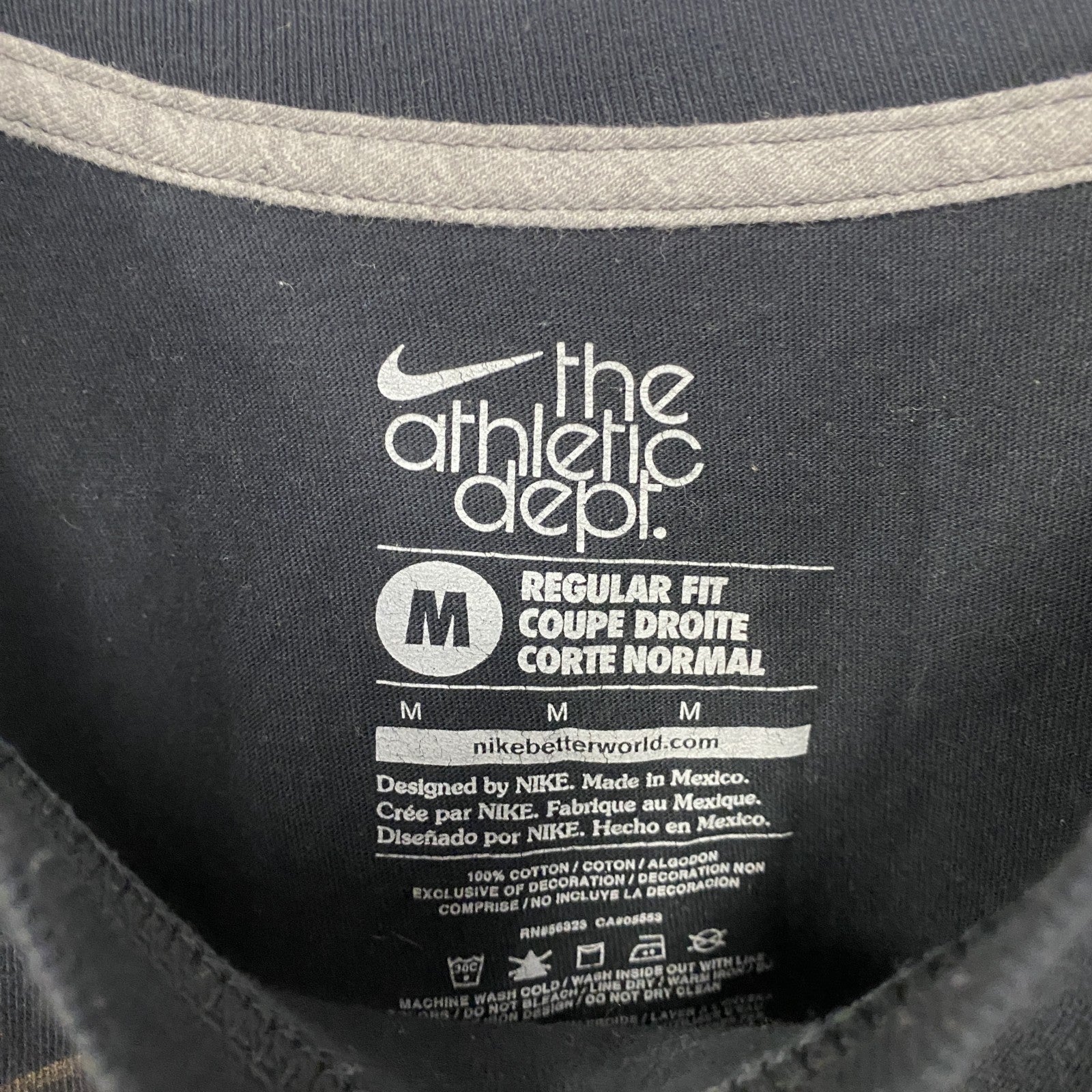 古着 used　NIKE ナイキ　半袖プリントTシャツ　スウッシュロゴ　クルーネック　バスケ　レトロ　黒　ブラック　Mサイズ