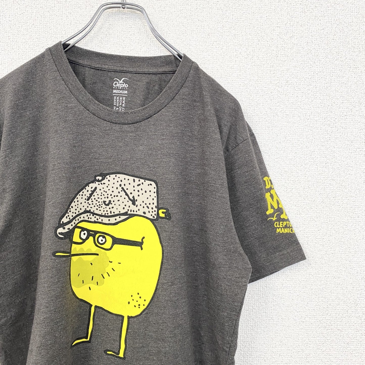 古着 used　CleptoMANICX　半袖プリントTシャツ　DJ MAD　レトロデザイン　クルーネック　カーキー　Mサイズ