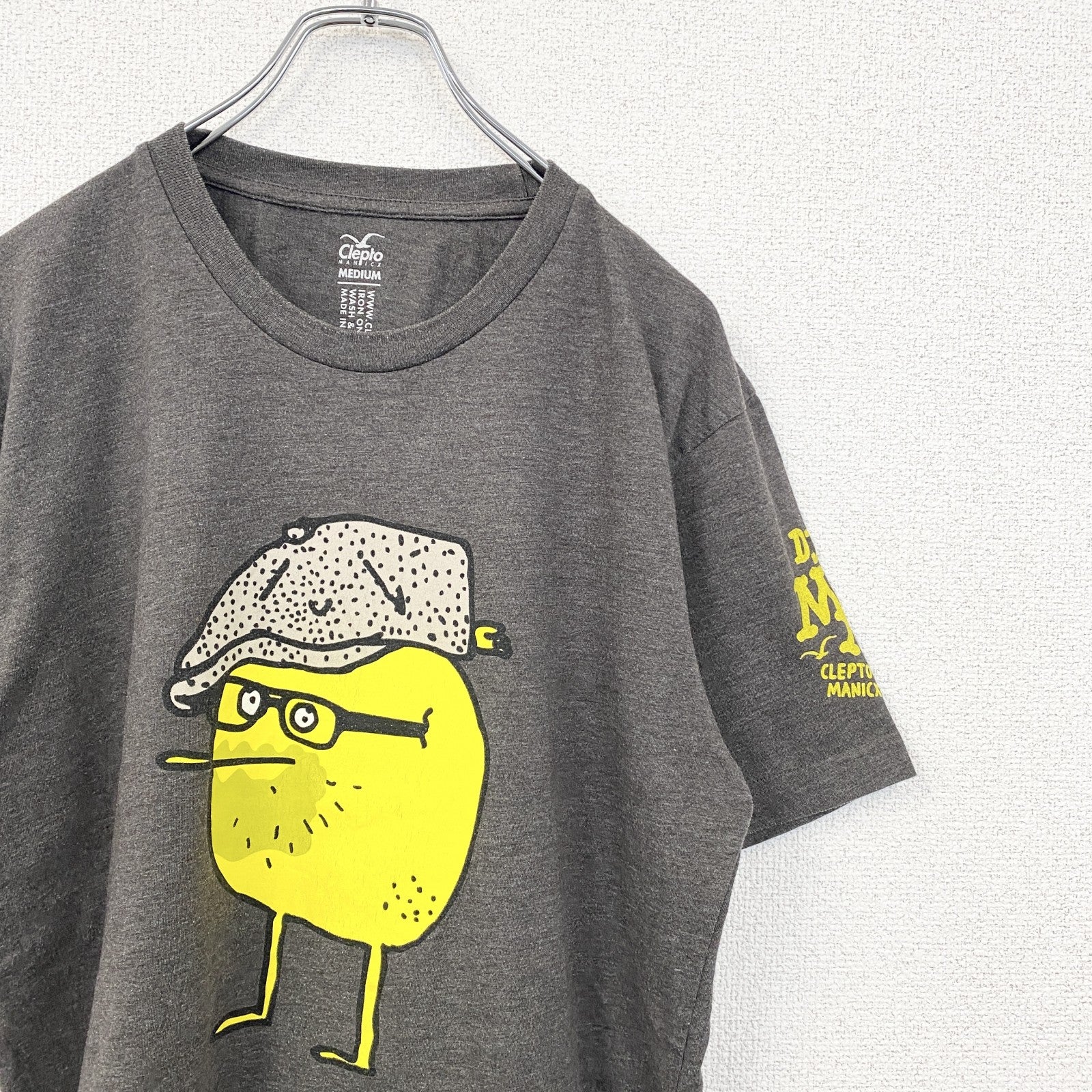 古着 used　CleptoMANICX　半袖プリントTシャツ　DJ MAD　レトロデザイン　クルーネック　カーキー　Mサイズ
