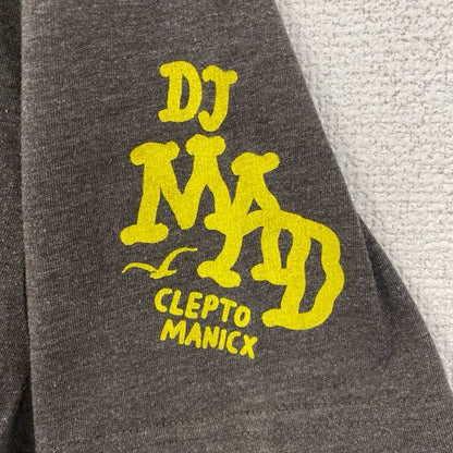 古着 used　CleptoMANICX　半袖プリントTシャツ　DJ MAD　レトロデザイン　クルーネック　カーキー　Mサイズ