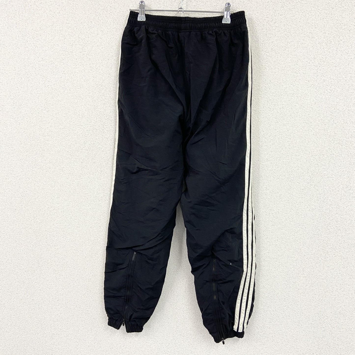 adidas　アディダス　トラックパンツ/ナイロンパンツ　黒　ブラック　M～Lサイズ