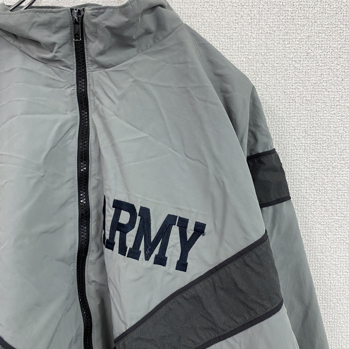 米軍　U.S.ARMY　JWOD　トレーニングジャケット　ナイロンジャケット　ヴィンテージ　灰色　グレー　Lサイズ