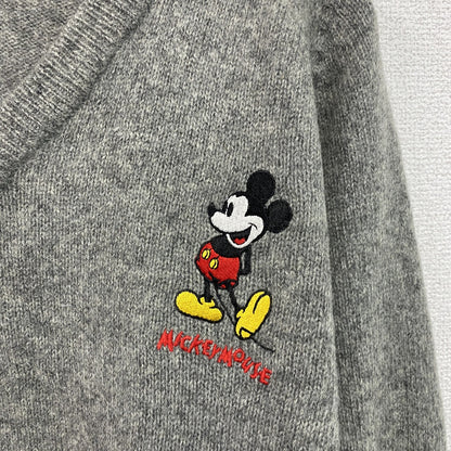 Disney　ディズニー　ニットセーター　Vネック　グレー