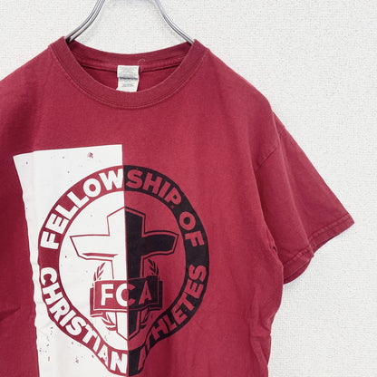 GILDAN　ギルダン　半袖プリントTシャツ　FCA　アーチプリント　十字架　赤　レッド　Mサイズ