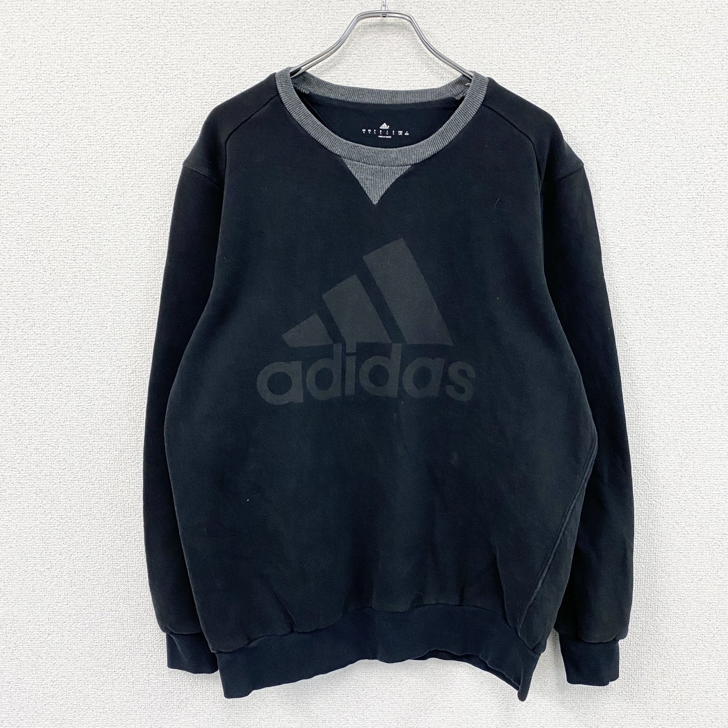 adidas　アディダス　スウェット/トレーナー　前V　デカロゴ　黒　ブラック　2XOサイズ