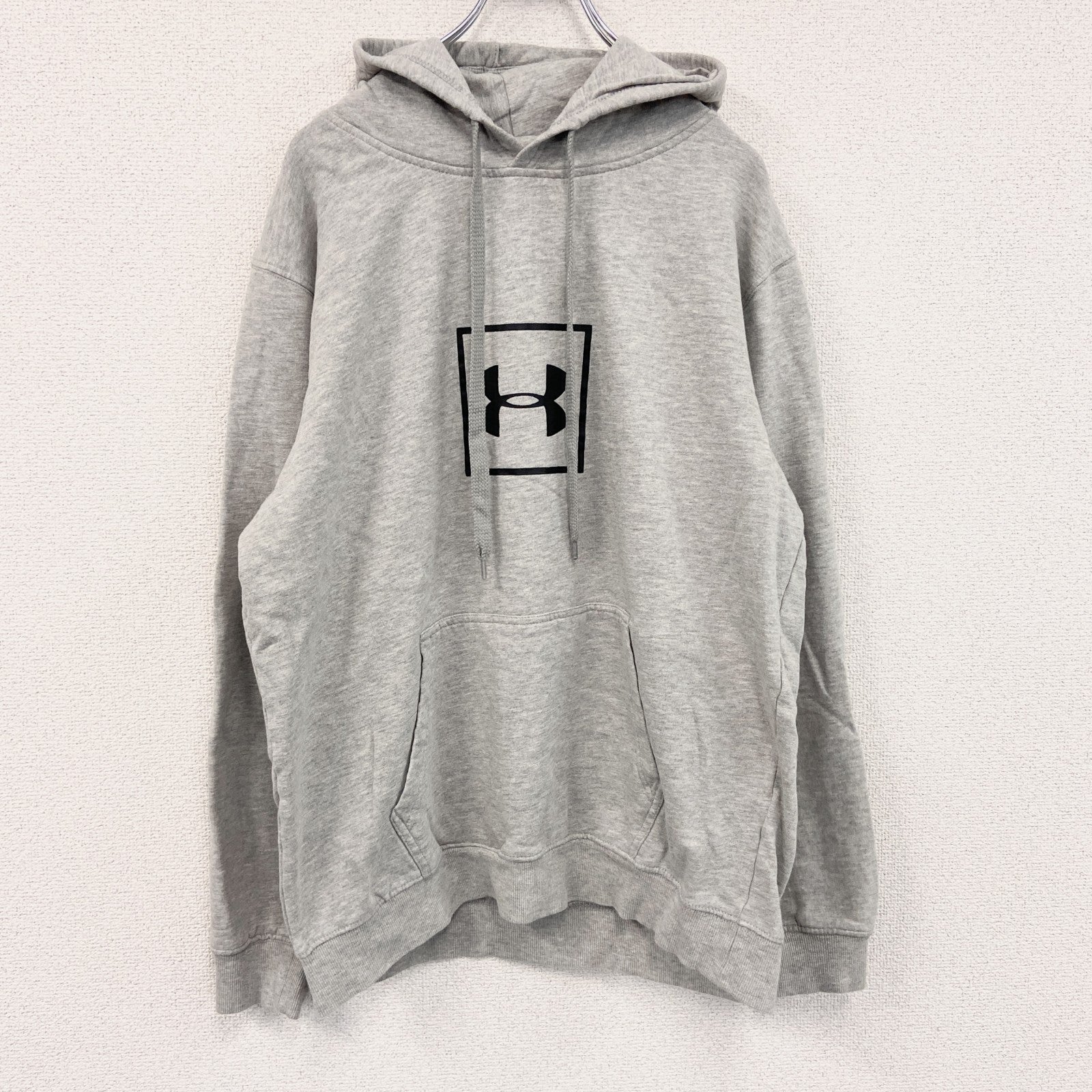 UNDER ARMOUR　アンダーアーマー　スウェットパーカー/フーディー　デカロゴ　灰色　グレー　XLサイズ