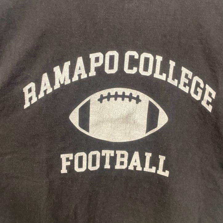 古着 used　半袖カレッジプリントTシャツ　ラマポ大学　ニュージャージー州　クルーネック　フットボール　黒　ブラック