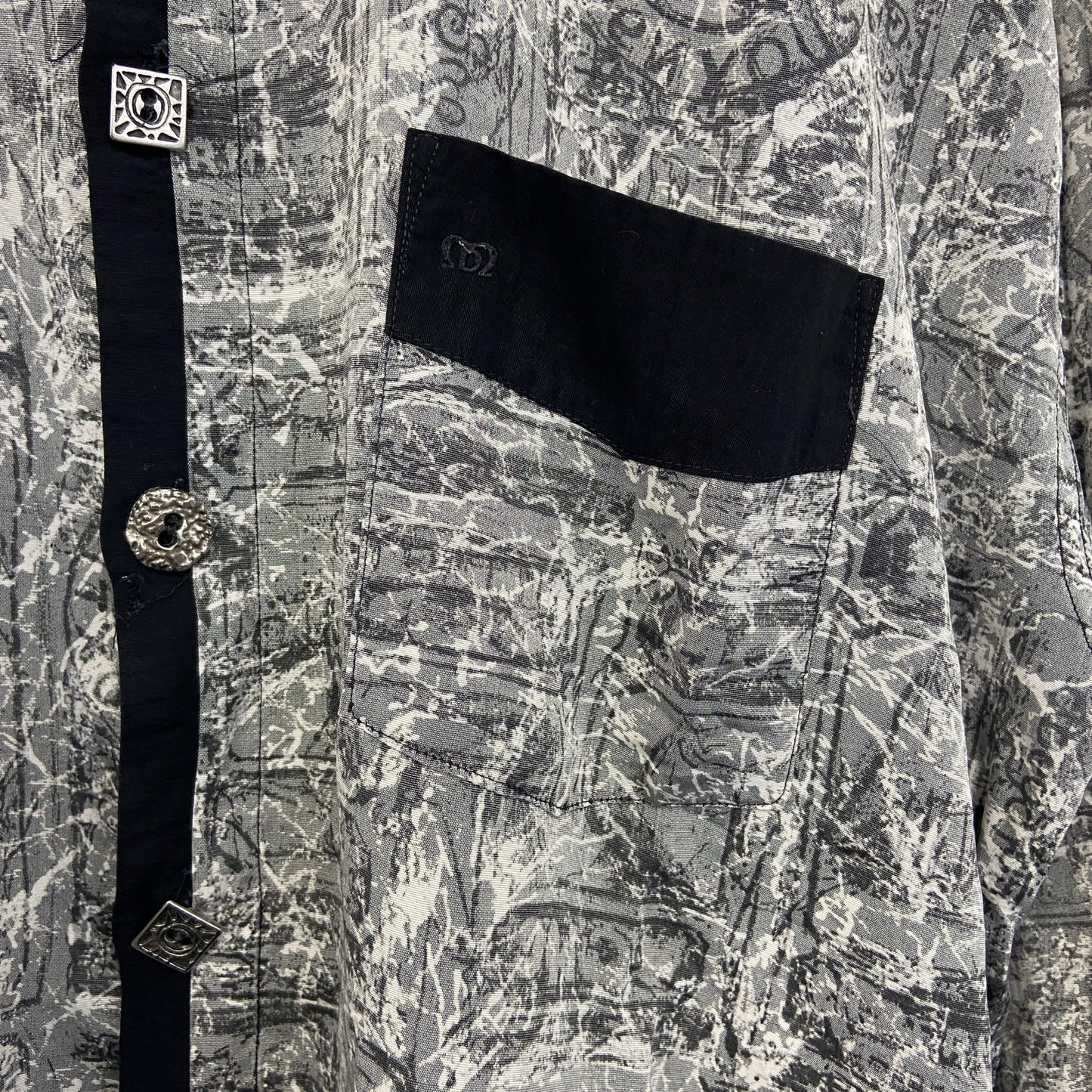 古着 used　Maurice Emde　長袖総柄シャツ　個性的　イタリア製　ポッケ付き　レトロデザイン　カジュアル　Lサイズ