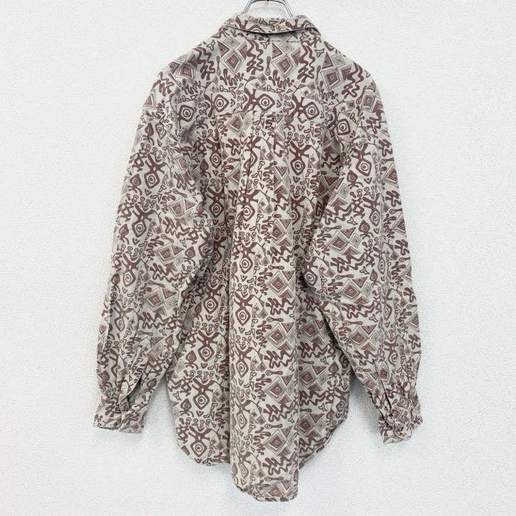 古着 used　長袖プリント柄シャツ　総柄　古代文字　カジュアル　胸ポケット　レトロデザイン　ベージュ　赤　Lサイズ