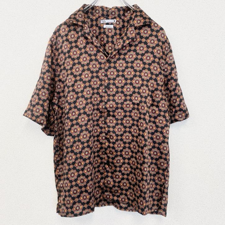 古着 used　ZARA　ザラ　半袖プリント柄シャツ　総柄　エスニック　レトロデザイン　黒　ブラック　Sサイズ