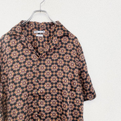 古着 used　ZARA　ザラ　半袖プリント柄シャツ　総柄　エスニック　レトロデザイン　黒　ブラック　Sサイズ