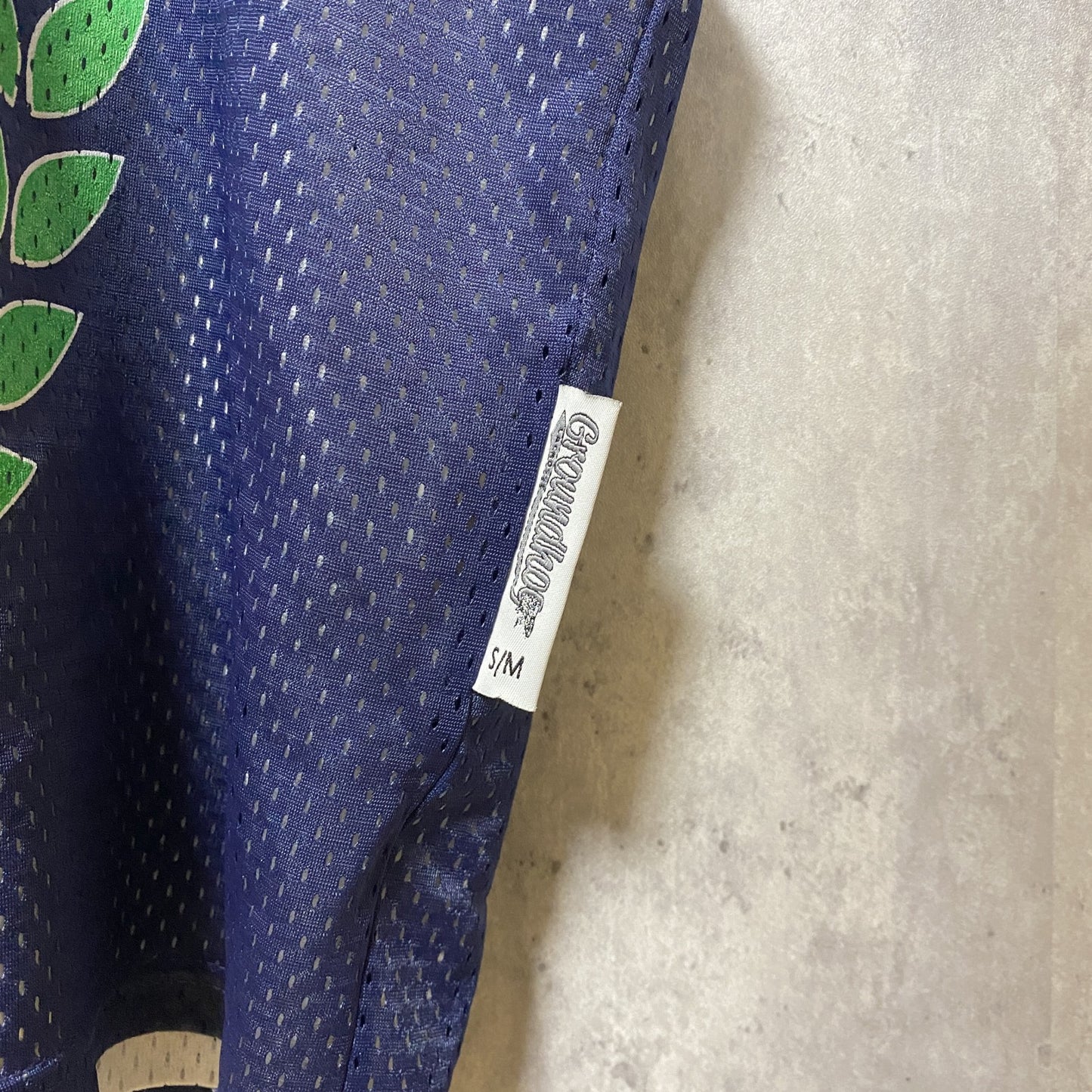 古着 used　ショート丈　タンクトップシャツ　ノースリーブ　バックプリント　ネイビー　スポーティー　レトロデザイン　Mサイズ