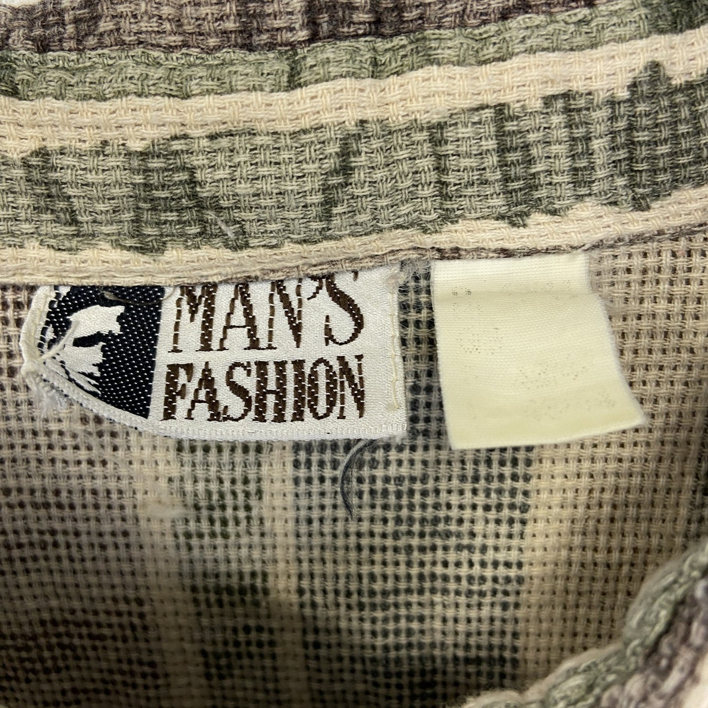 古着 used　MAN'S FASHION　長袖総柄シャツ　個性的　エスニック　民族的柄　ポッケ付き　レトロデザイン　Lサイズ