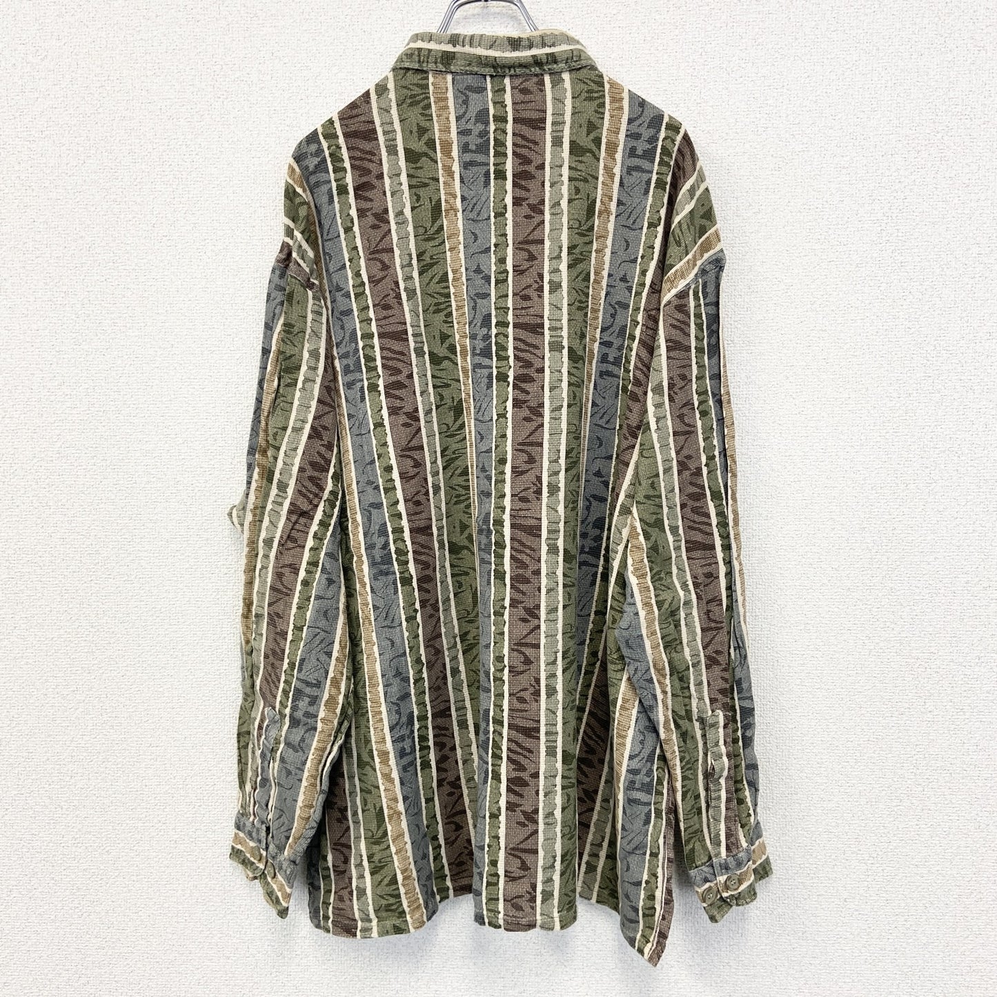 古着 used　MAN'S FASHION　長袖総柄シャツ　個性的　エスニック　民族的柄　ポッケ付き　レトロデザイン　Lサイズ