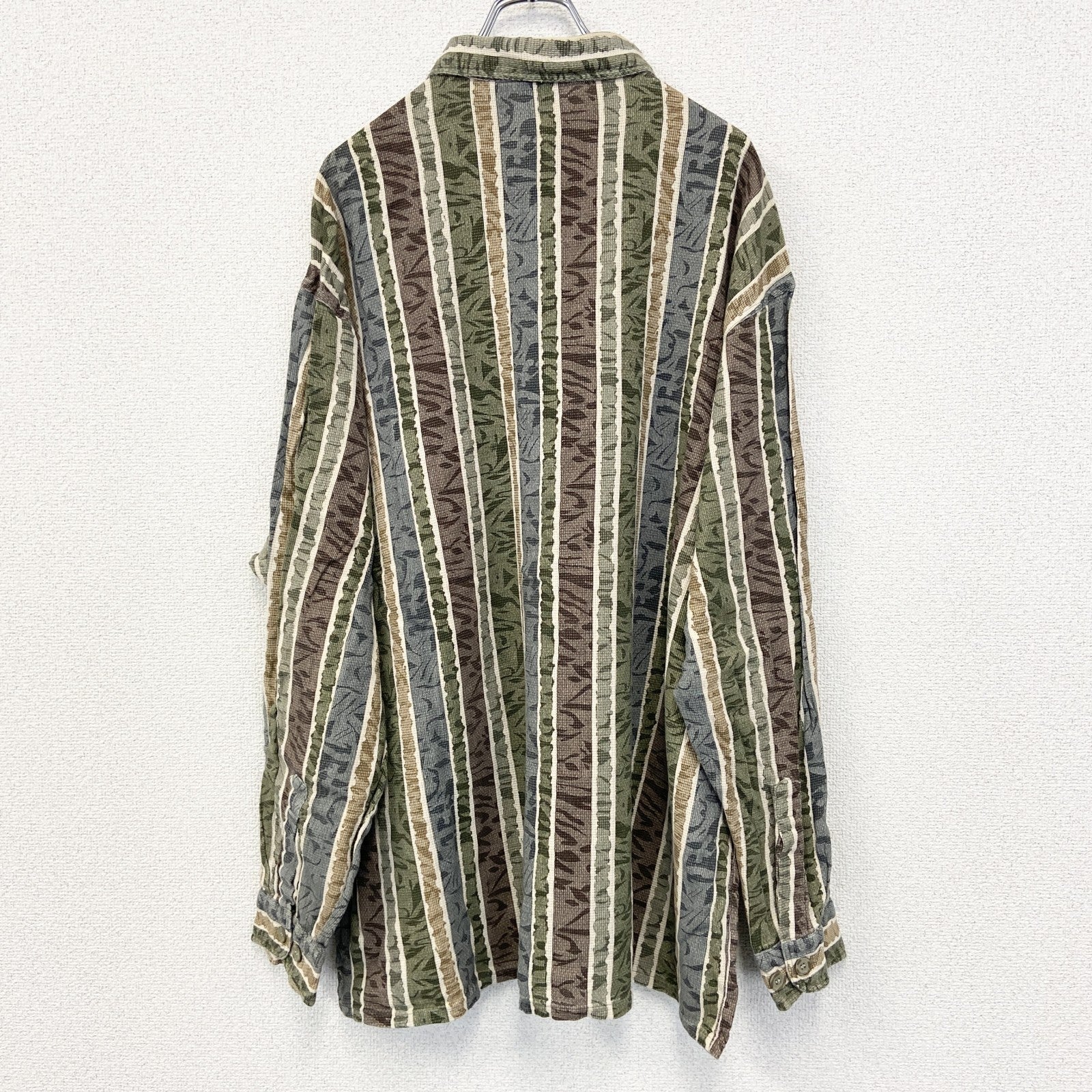 古着 used　MAN'S FASHION　長袖総柄シャツ　個性的　エスニック　民族的柄　ポッケ付き　レトロデザイン　Lサイズ