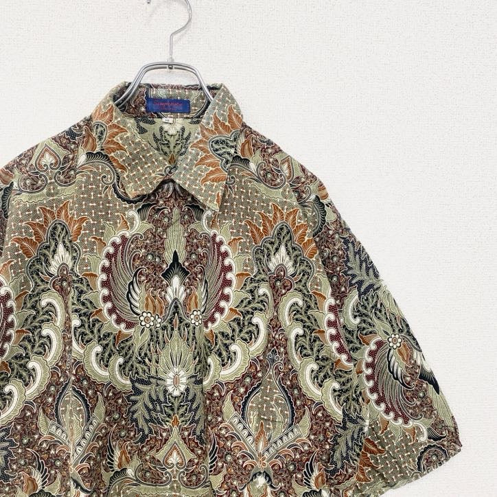 古着 used　Singapore　半袖プリント柄シャツ　総柄　バティックシャツ　レトロデザイン　民族　幾何学　緑　グリーン