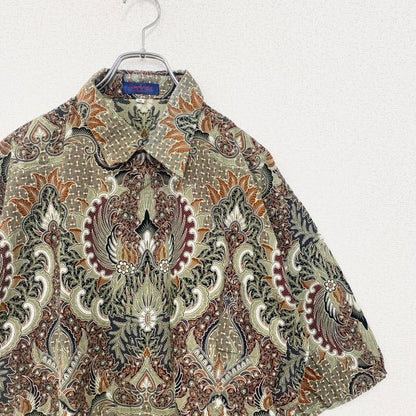 古着 used　Singapore　半袖プリント柄シャツ　総柄　バティックシャツ　レトロデザイン　民族　幾何学　緑　グリーン