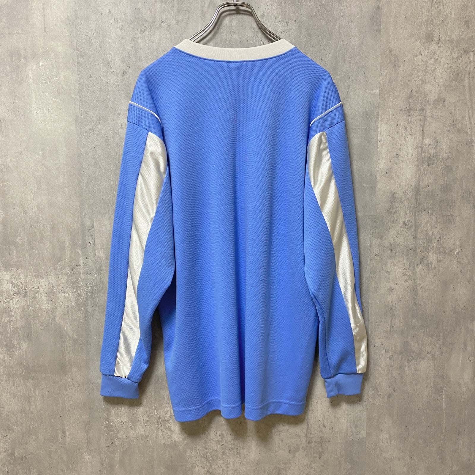 古着 used　長袖ワンポイント刺繍ゲームTシャツ　水色　バスケ　Vネック　ビッグシルエット　オーバーサイズ　XLサイズ