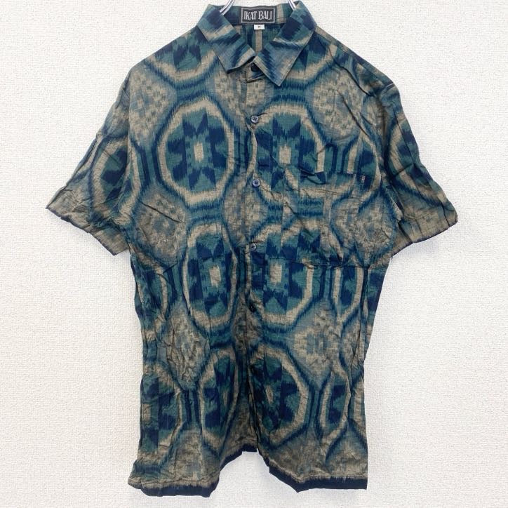 古着 used　IKAT BALI　半袖プリント柄シャツ　総柄　エスニック　レトロデザイン　胸ポケット　ブルー　青　Mサイズ　