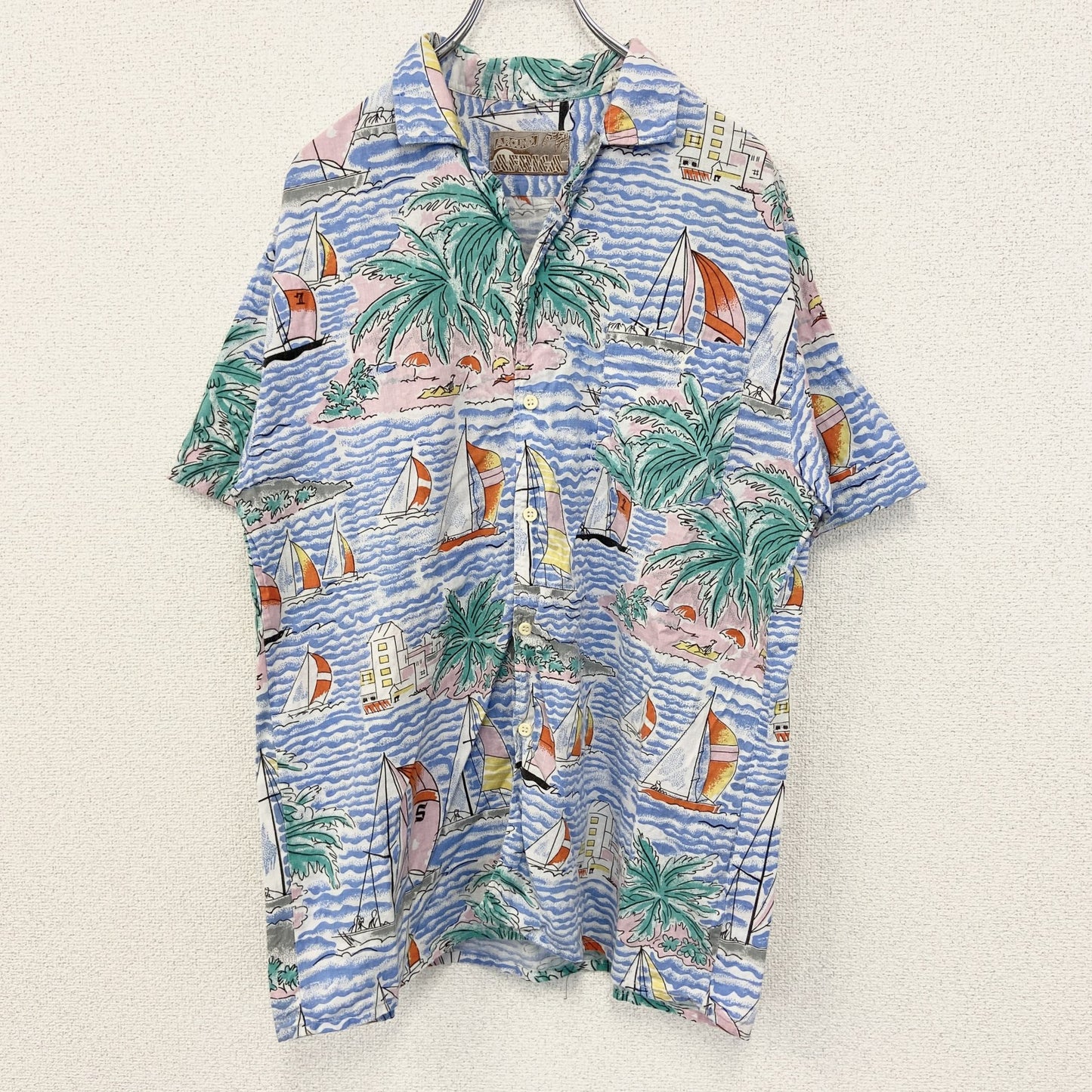 古着 used　AROUND AFRICA　半袖総柄シャツ　海　船　ヤシの木　ブルー　レトロデザイン　胸ポケット　Mサイズ