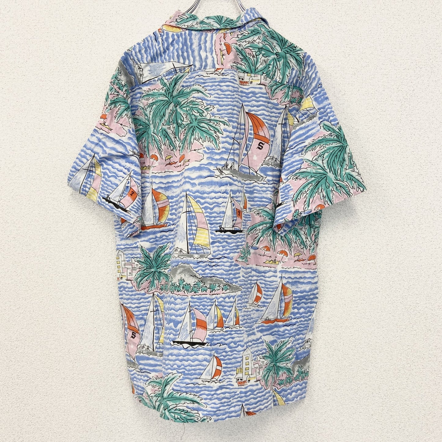 古着 used　AROUND AFRICA　半袖総柄シャツ　海　船　ヤシの木　ブルー　レトロデザイン　胸ポケット　Mサイズ